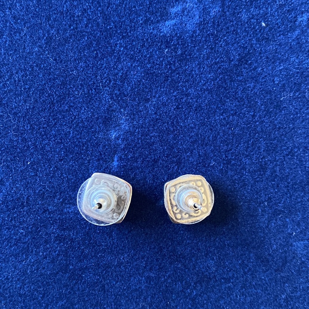 Stud Earrings - Picture 3 of 4